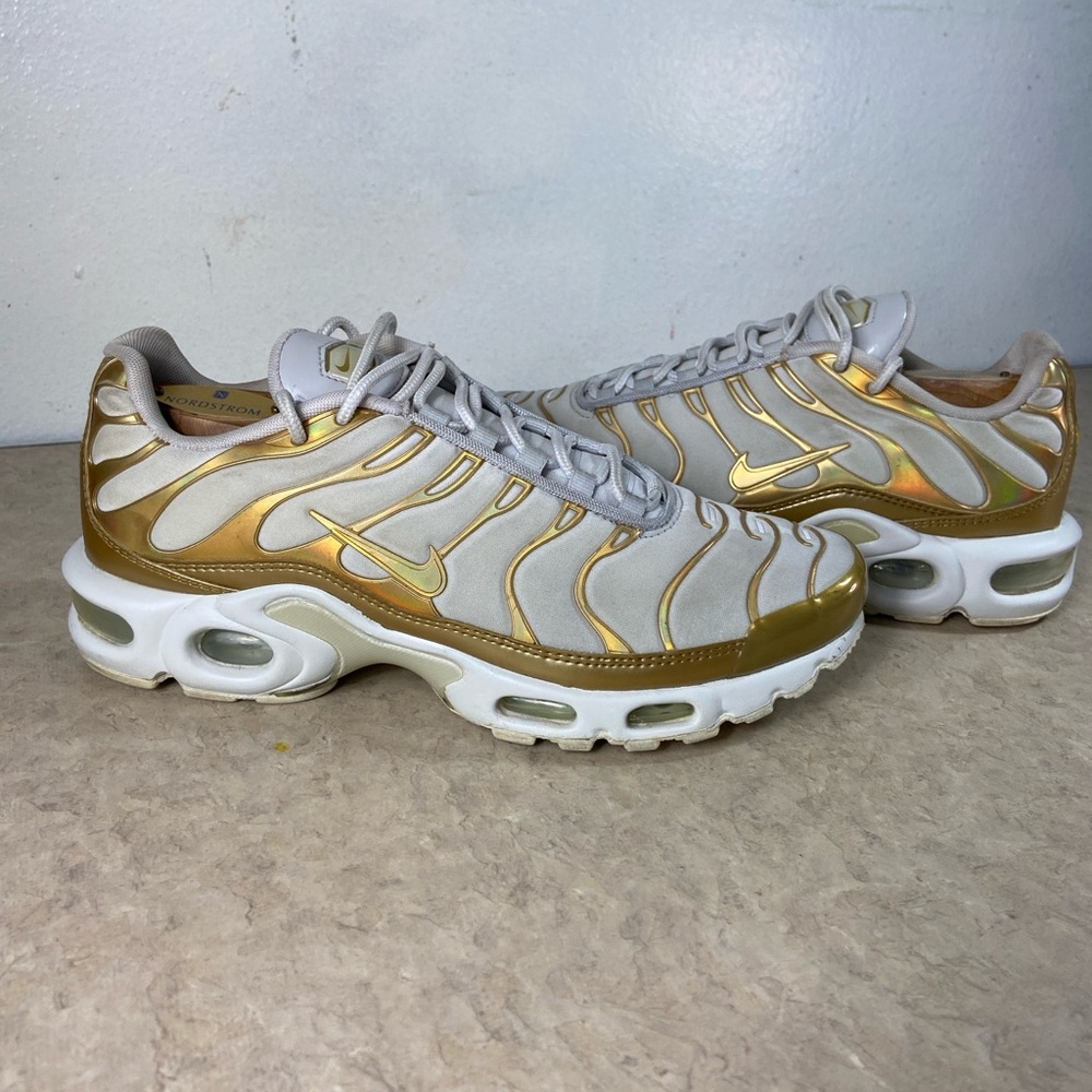 Size 8 - Nike Womens Air Max Plus TN  Metallic Gold Vast Grey Running 605112-054